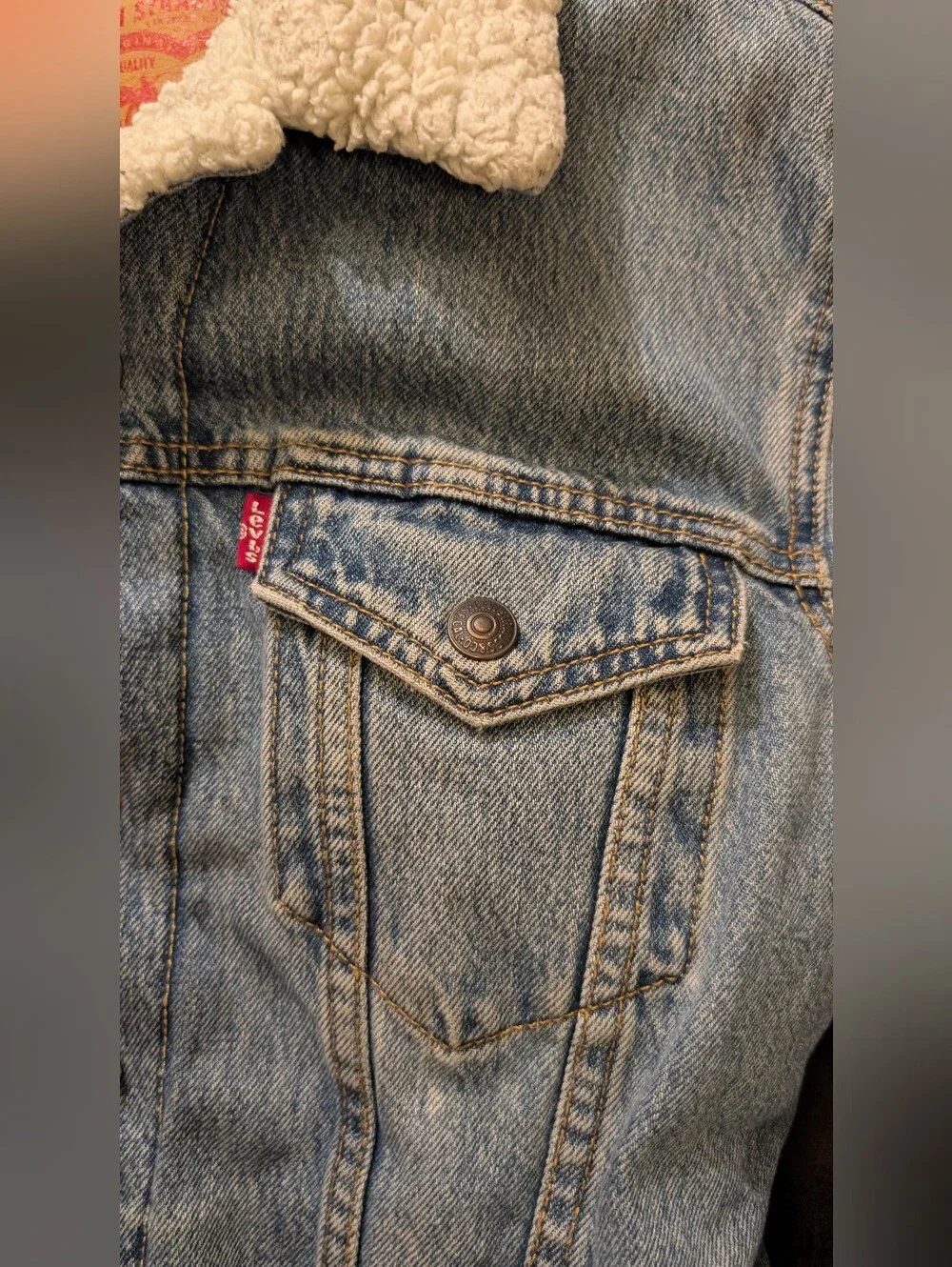 Levi's Light Blue Denim Sherpa Jacket with Cream Lining - Picture 3 of 8